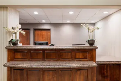 Photo 3 - Hawthorn Suites by Wyndham Napa Valley