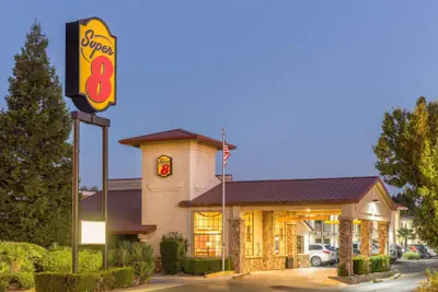 Photo 2 - Super 8 by Wyndham Corning
