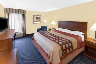 Photo 5 - Super 8 by Wyndham Hattiesburg South