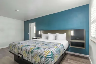 Photo 4 - Studio 6 Suites Madera, California - Yosemite