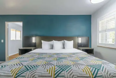 Photo 5 - Studio 6 Suites Madera, California - Yosemite