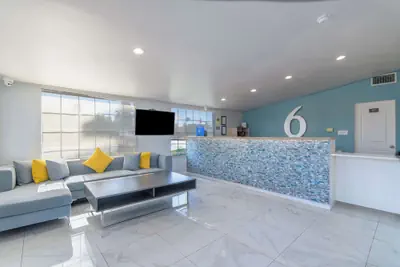 Photo 3 - Studio 6 Suites Madera, California - Yosemite