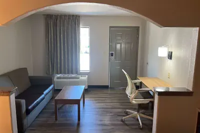 Photo 5 - Days Inn & Suites by Wyndham Opelousas