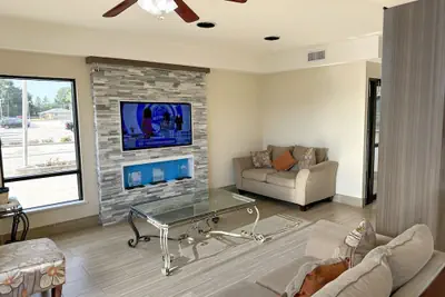 Photo 2 - Days Inn & Suites by Wyndham Opelousas