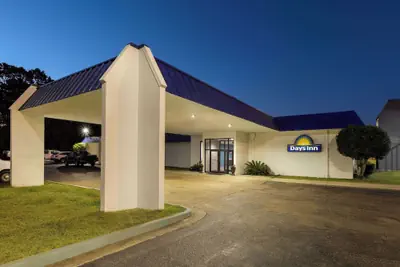 Photo 2 - Days Inn by Wyndham McComb MS