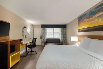 Photo 5 - Days Inn by Wyndham Myrtle Beach-Beach Front