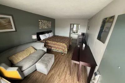 Photo 4 - Southern Inn