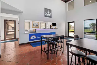 Photo 4 - Americas Best Value Inn Gonzales