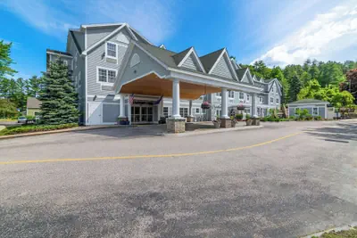 Photo 2 - Comfort Inn & Suites North Conway