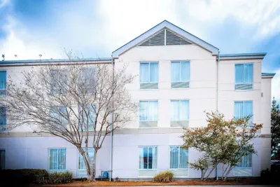 Photo 2 - Wyndham Garden New Orleans Airport