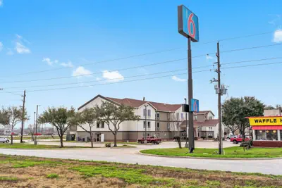 Photo 2 - Motel 6 Rosenberg, TX