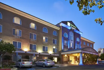 Photo 2 - Holiday Inn Express Hotel & Suites San Diego-Sorrento Valley by IHG