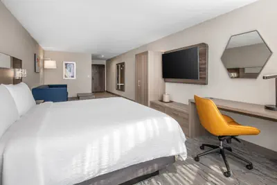 Photo 4 - Holiday Inn Express Hotel & Suites San Diego-Sorrento Valley by IHG