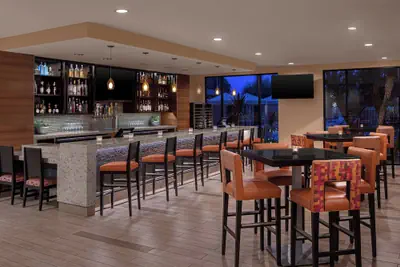 Photo 3 - Delta Hotels by Marriott Anaheim Garden Grove