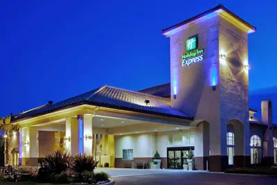 Photo 2 - Holiday Inn Express Madera - Yosemite Park Area by IHG