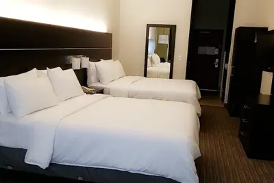 Photo 4 - Holiday Inn Express Madera - Yosemite Park Area by IHG