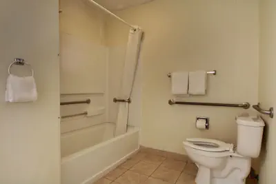 Photo 4 - Legacy Inn - Cookeville