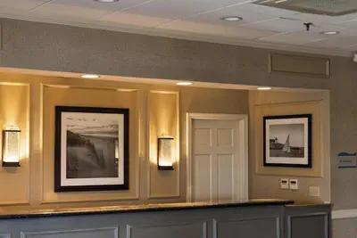 Photo 4 - Newport Beach Hotel & Suites