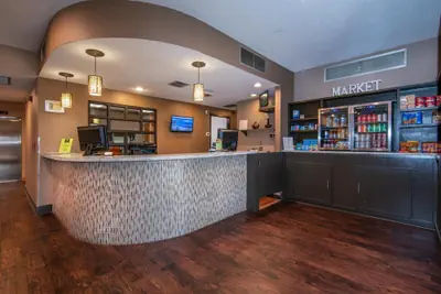 Photo 3 - Guest Inn & Suites - Midtown Medical Center