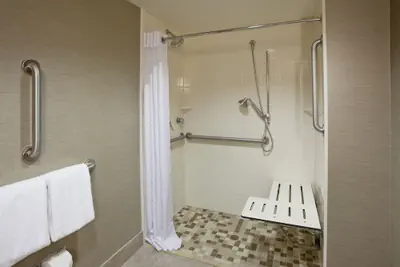 Photo 4 - Holiday Inn Express & Suites Bloomington - MPLS Arpt Area W by IHG