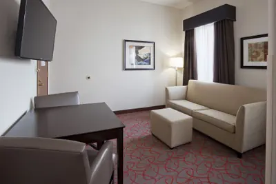 Photo 3 - Holiday Inn Express & Suites Bloomington - MPLS Arpt Area W by IHG