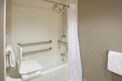 Photo 5 - Holiday Inn Express & Suites Bloomington - MPLS Arpt Area W by IHG