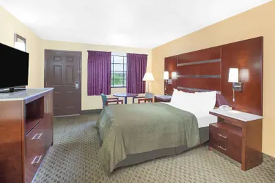 Photo 4 - Days Inn by Wyndham Fayetteville