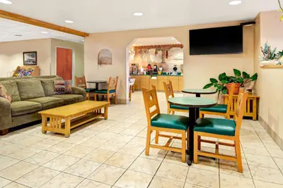 Photo 3 - Microtel Inn & Suites by Wyndham Albuquerque West
