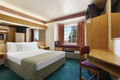 Photo 4 - Microtel Inn & Suites by Wyndham Albuquerque West