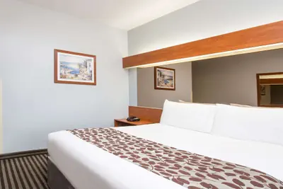 Photo 4 - Microtel Inn & Suites by Wyndham Garland/Dallas