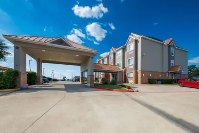 Photo 2 - Quality Inn & Suites North Mesquite I-30