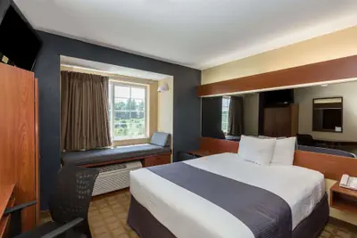Photo 4 - Microtel Inn & Suites by Wyndham Hillsborough