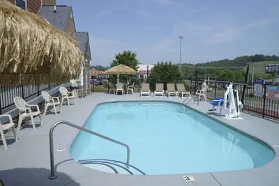 Photo 2 - Microtel Inn & Suites by Wyndham Pigeon Forge
