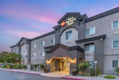 Photo 2 - Best Western Plus Vineyard Inn