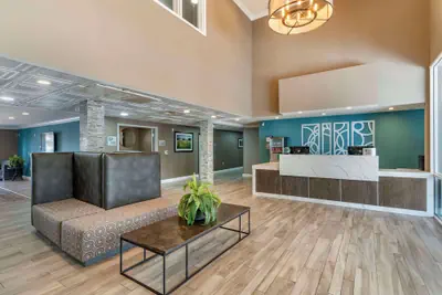 Photo 4 - Best Western Plus Vineyard Inn