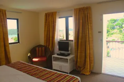 Photo 4 - Bunker Hill Hotel