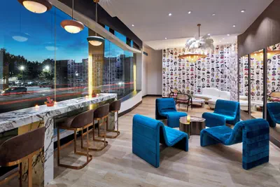 Photo 5 - Elan Hotel