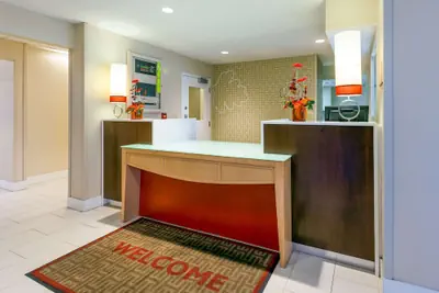 Photo 2 - MainStay Suites Detroit Farmington Hills