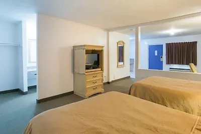 Photo 2 - Rodeway Inn & Suites Enterprise