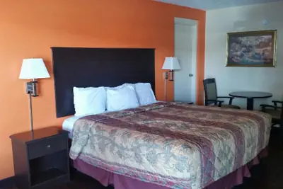 Photo 3 - American Inn