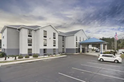 Photo 2 - Baymont by Wyndham Pooler/Savannah