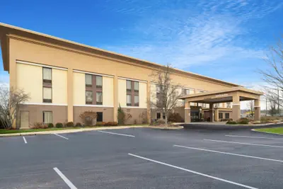 Photo 2 - Hampton Inn Marietta