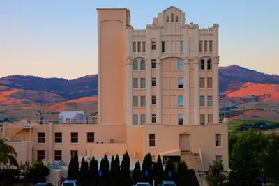 Photo 2 - Ashland Springs Hotel