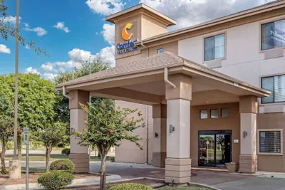 Photo 2 - Comfort Inn & Suites Seguin