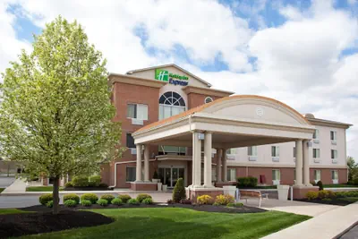 Photo 2 - Holiday Inn Express & Suites Marion by IHG