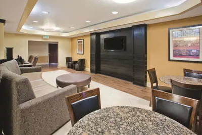 Photo 3 - La Quinta Inn & Suites by Wyndham Hot Springs