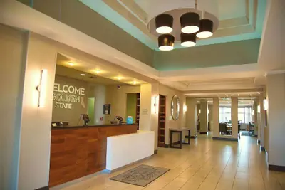 Photo 2 - Hampton Inn & Suites Cathedral City