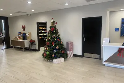 Photo 4 - Holiday Inn Express Hotel & Suites Hermosa Beach by IHG
