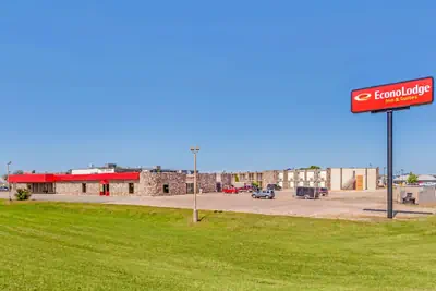 Photo 2 - Econo Lodge Inn & Suites Brookings
