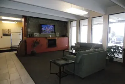 Photo 3 - Econo Lodge Inn & Suites Brookings